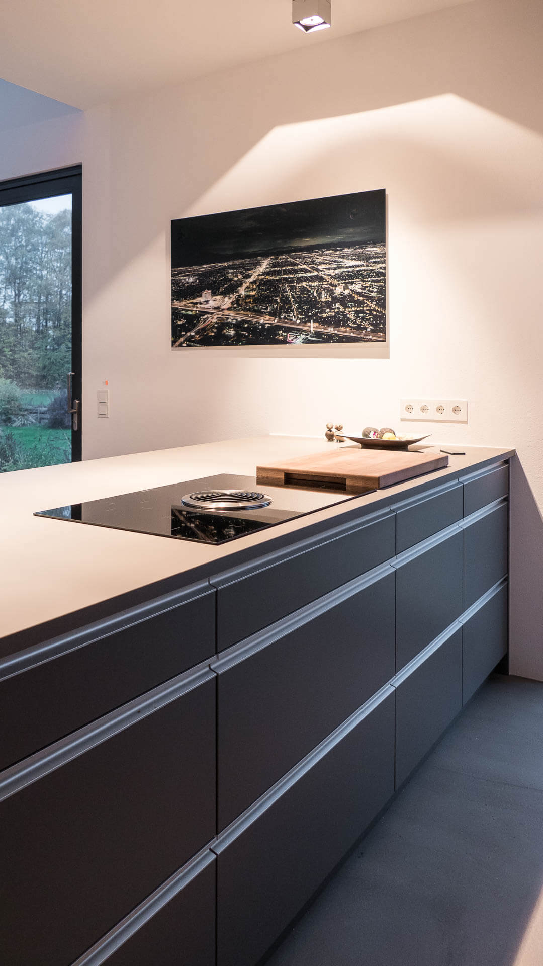 Moderne Wohnküche in grau