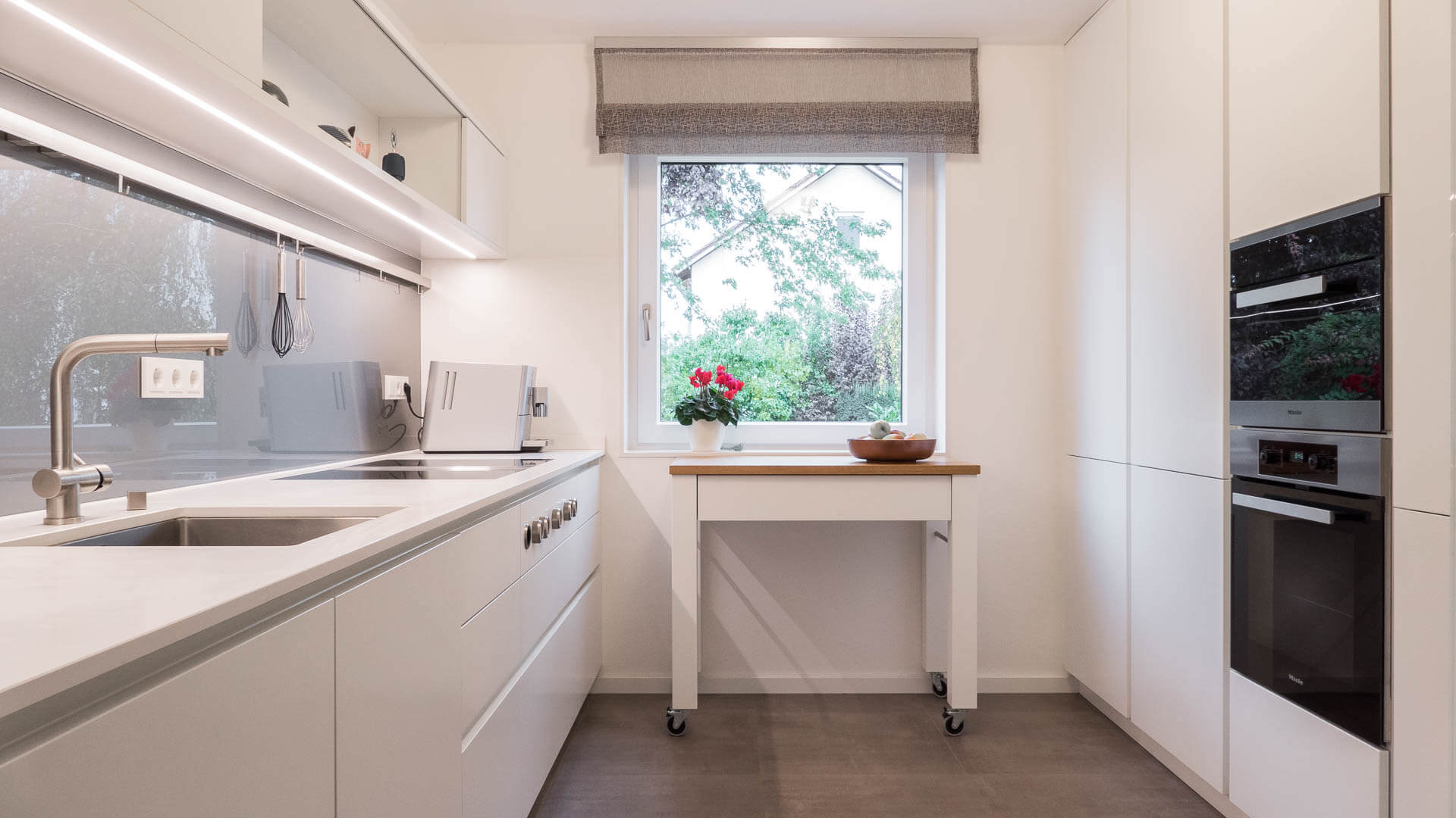 Moderne Küche in weiß