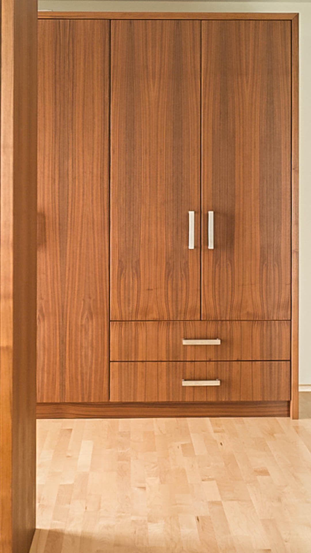 Schlafzimmerschrank aus Nussbaum