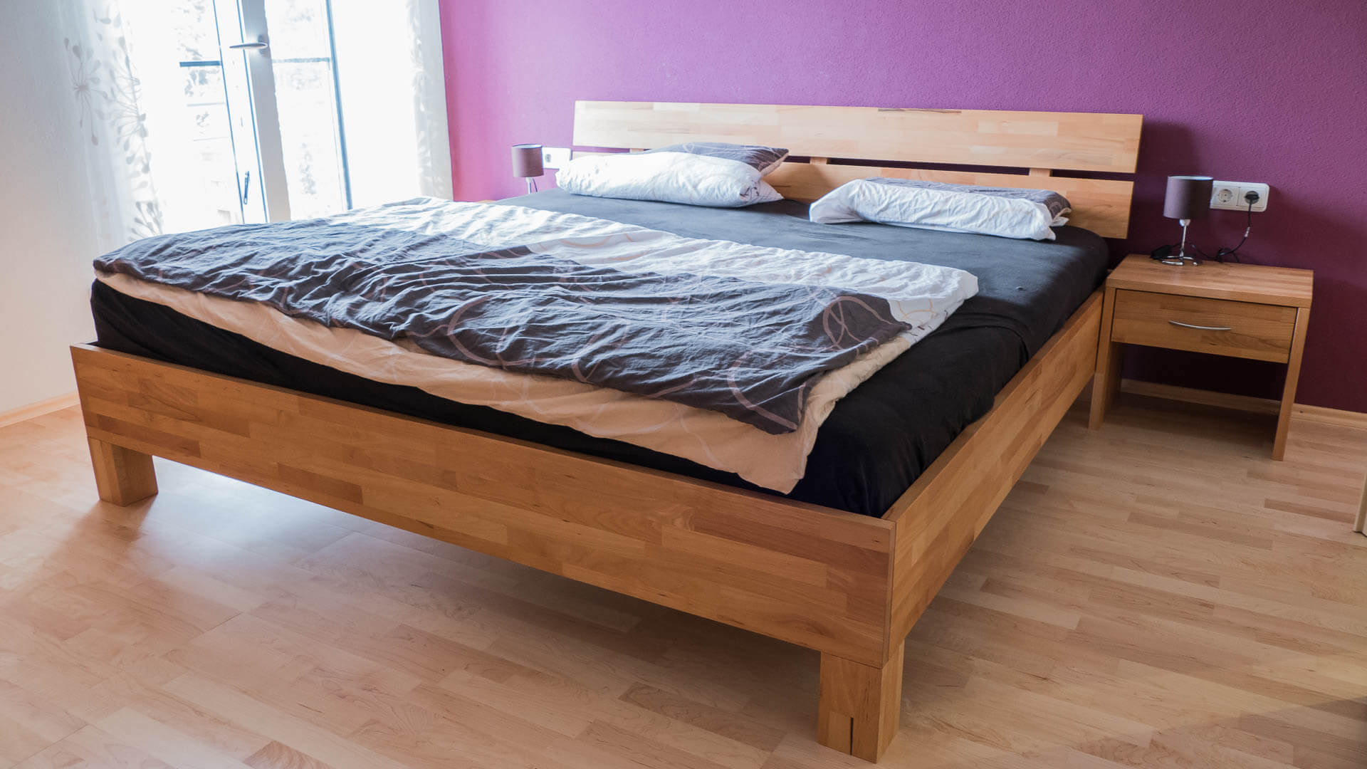 Bett aus Kernbuche