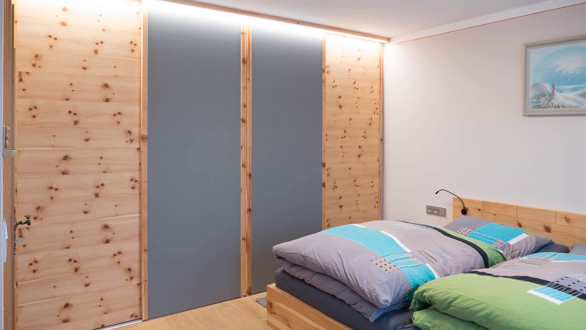 Schlafzimmerschrank aus Zirbe