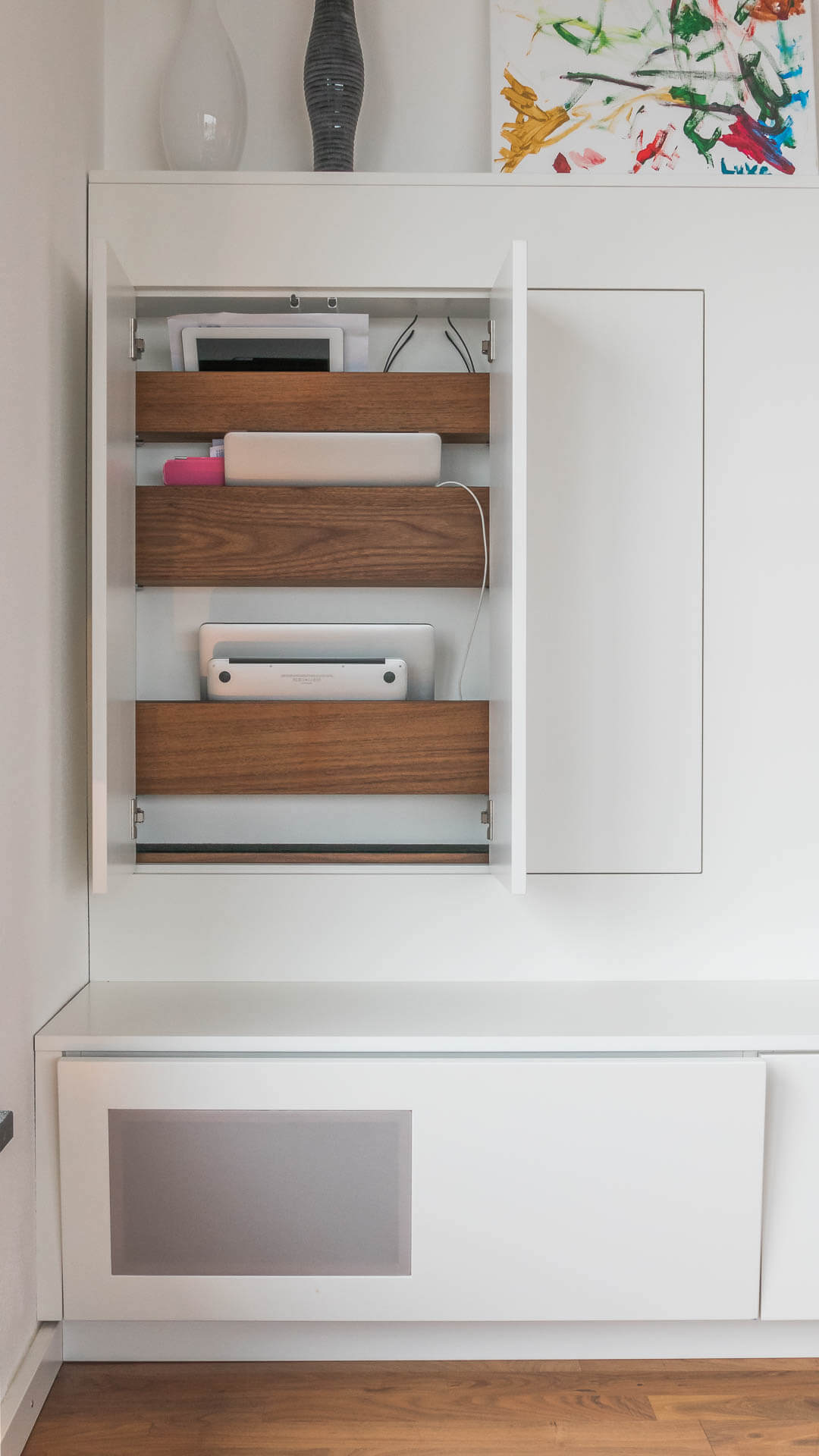 Wohnzimmerschrank in weiß