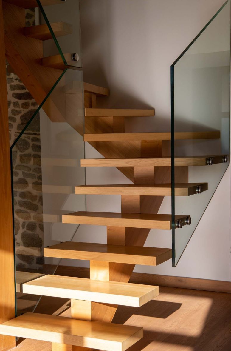 Marches escalier Châtaignier Plateau Construction Maison