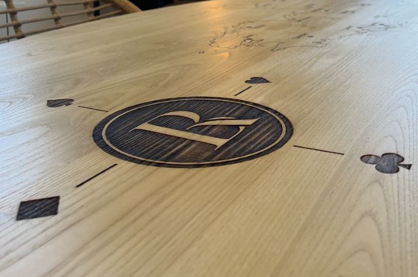 menuiserie gravure sur-mesure