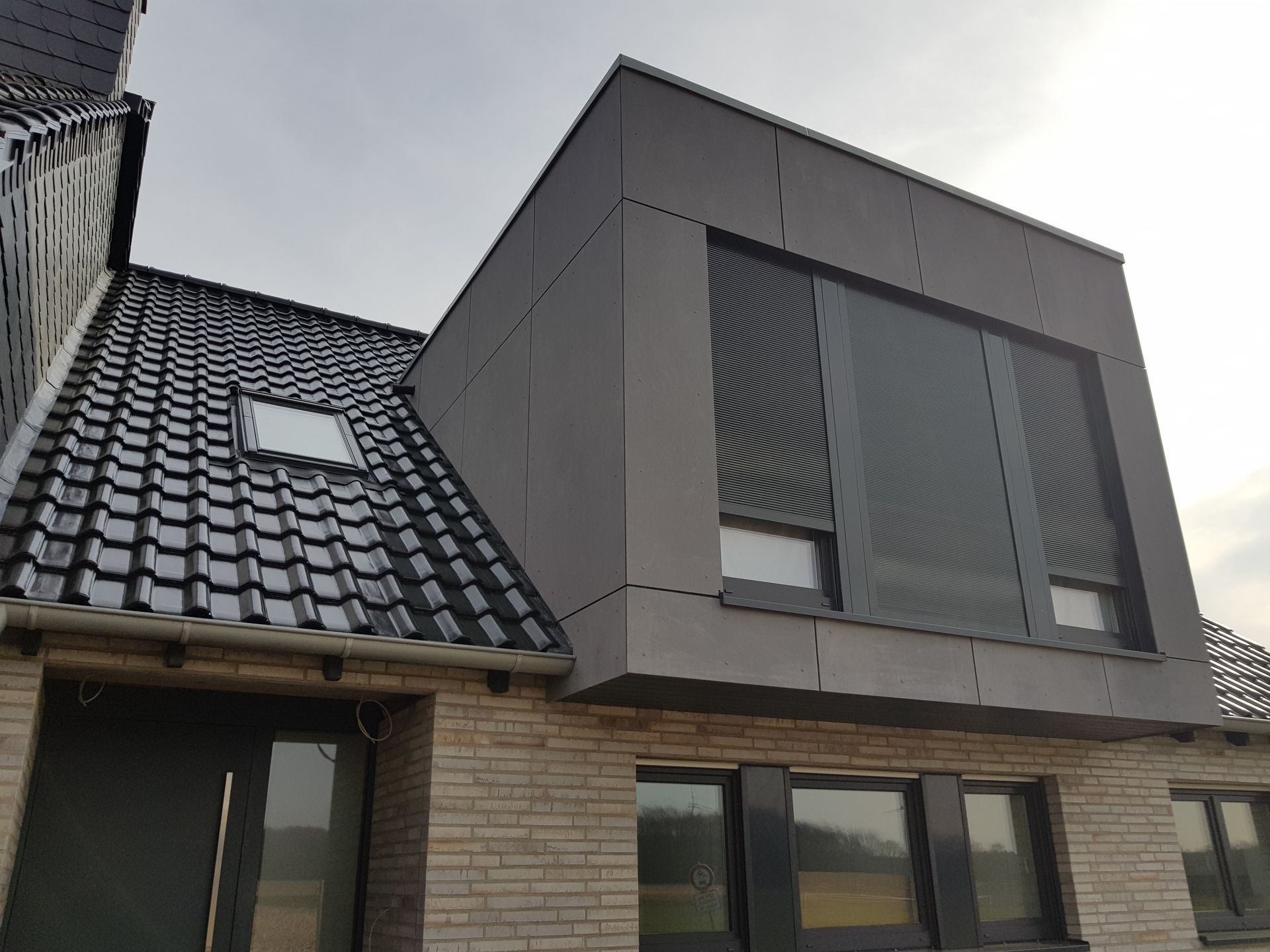 Fassadenplatten aus Zement oder Hochdrucklaminat brauchen ein Fugenbild