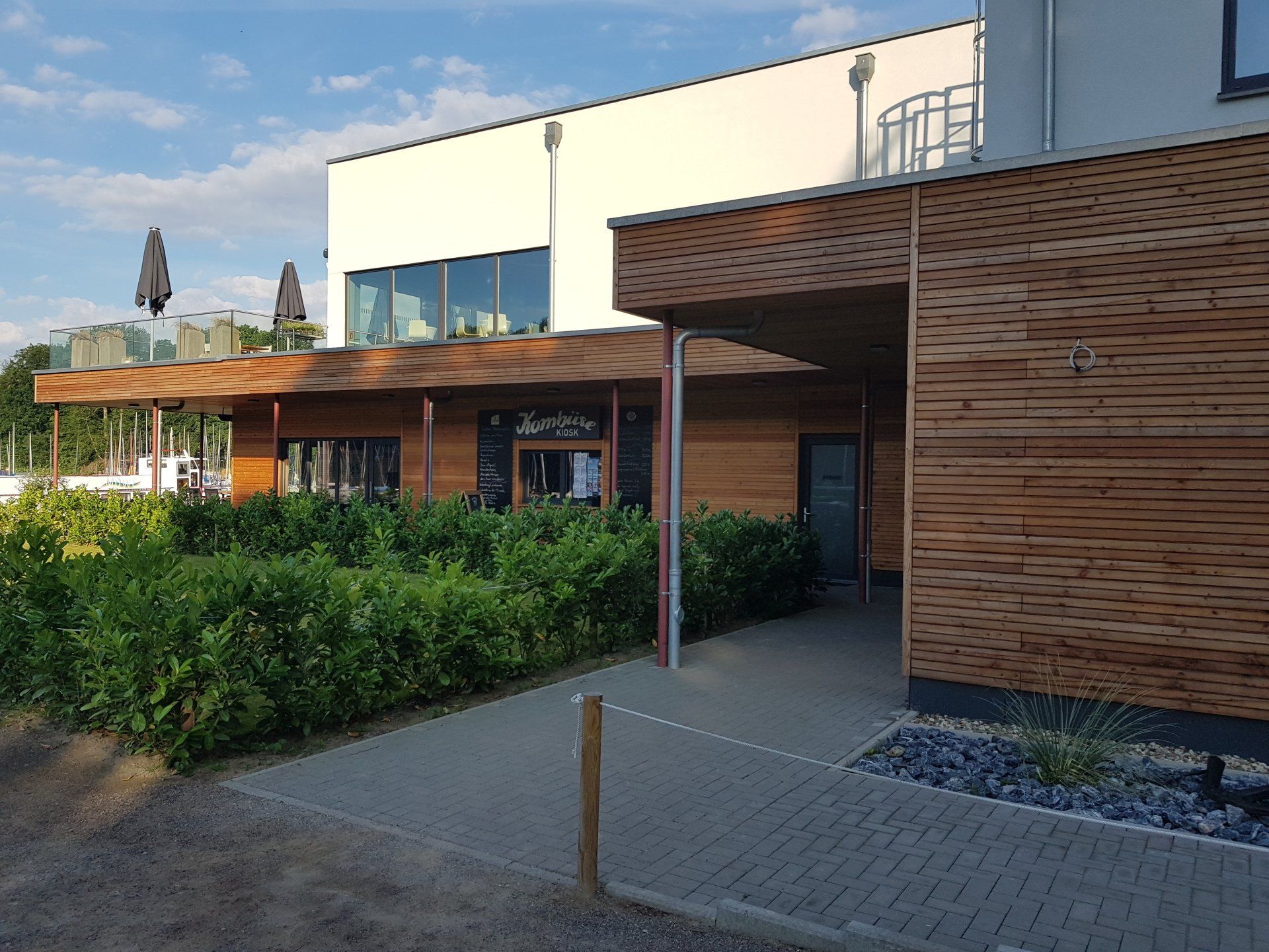 Moderne Holzfassaden naturbelassen