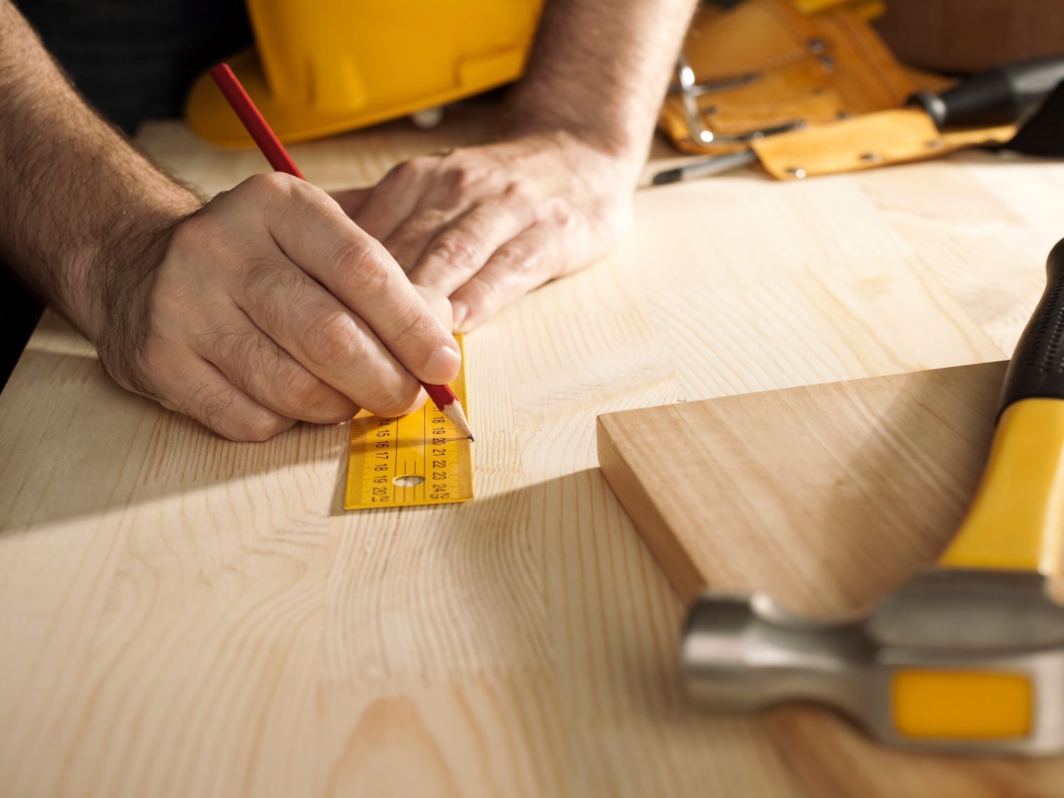 1 Zimmerer geprüfter Restaurator
2 Zimmerer Meister
1 Dachdecker-Meister