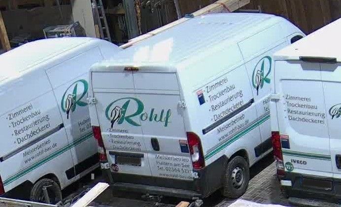 4 Werkstattfahrzeuge
1 Traktor
mehrere Anhänger