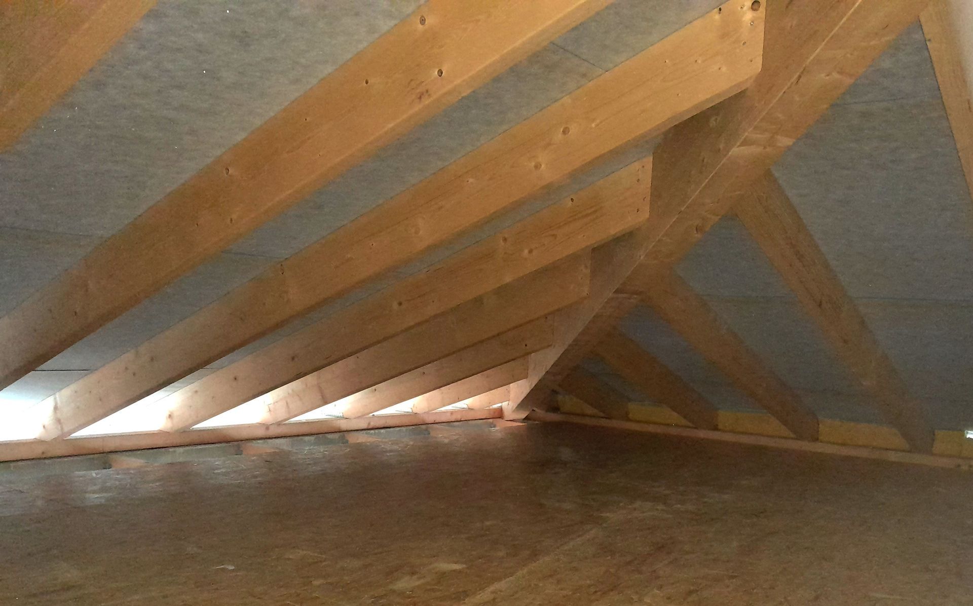 Der Dachstuhl zugeschnitten und montiert