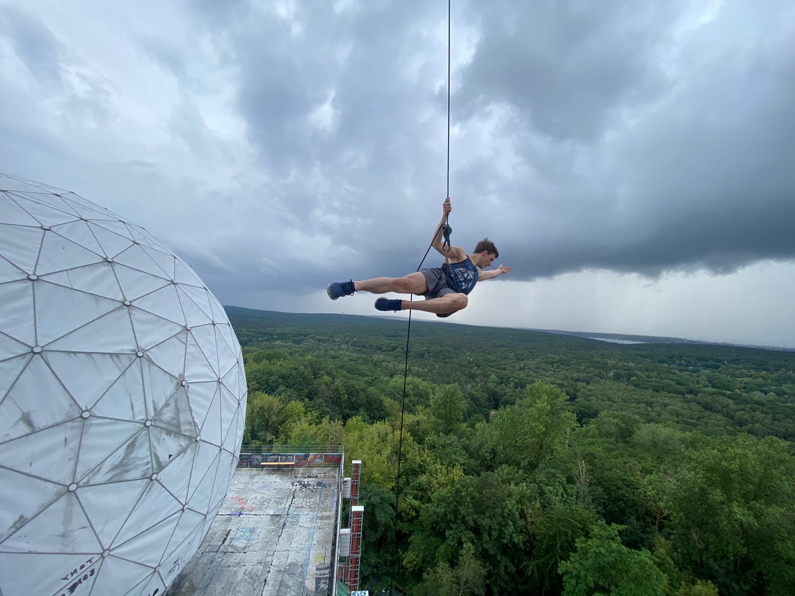 VoLA Stage Art Vertical Dance
