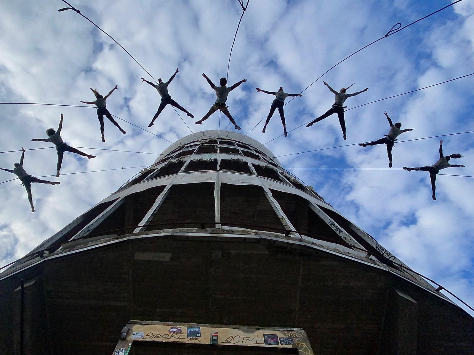 VoLA Stage Art Vertical Dance