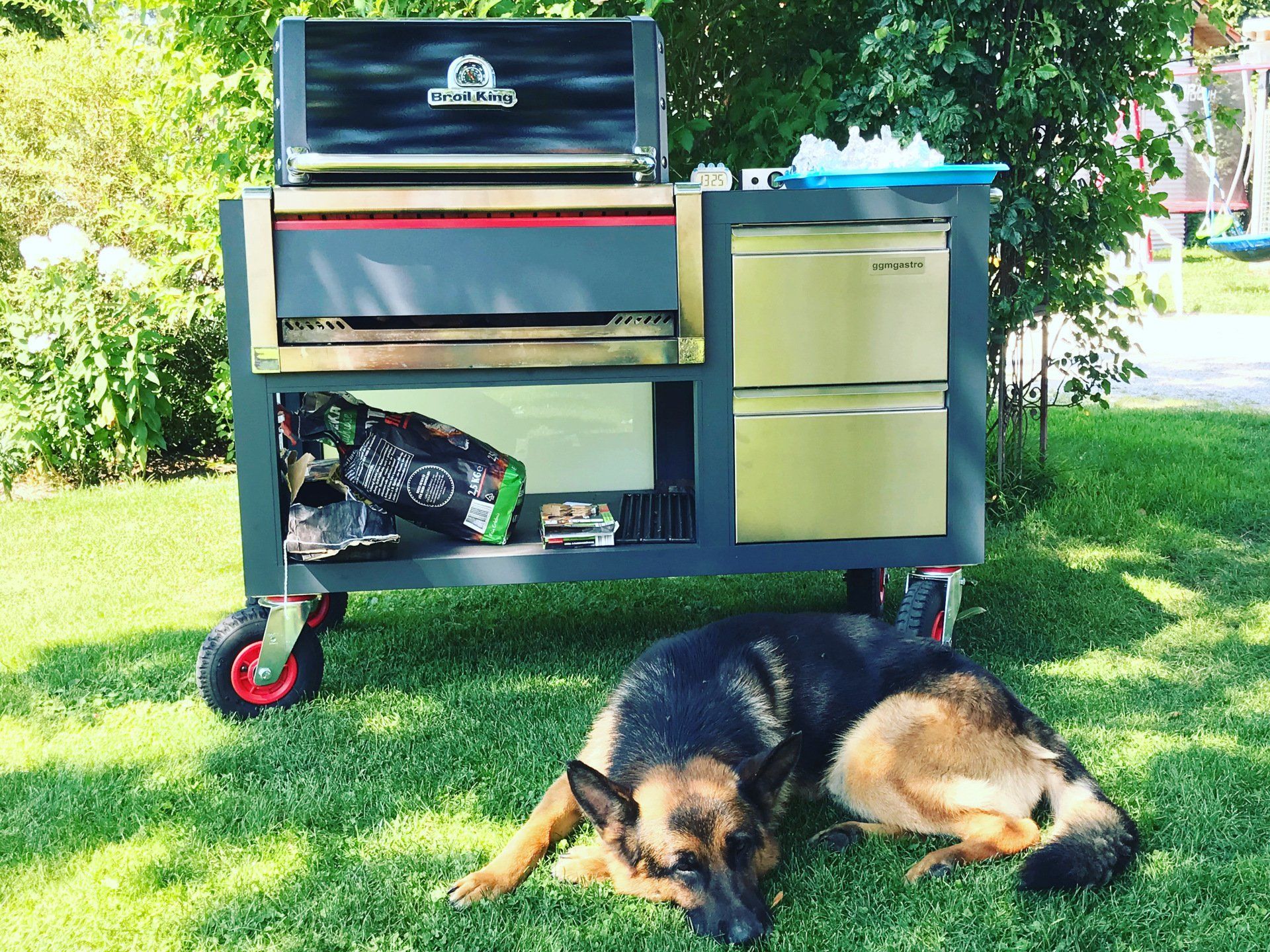 iGT-Grillwagen mit Edelstahl Schüben