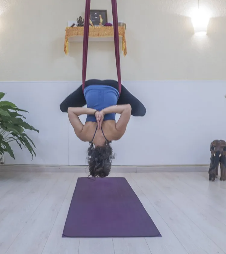 Yoga Aéreo Sirsasana Badakonasana