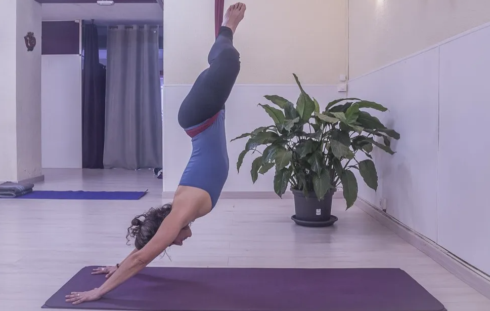 Yoga Aéreo Sirsasana