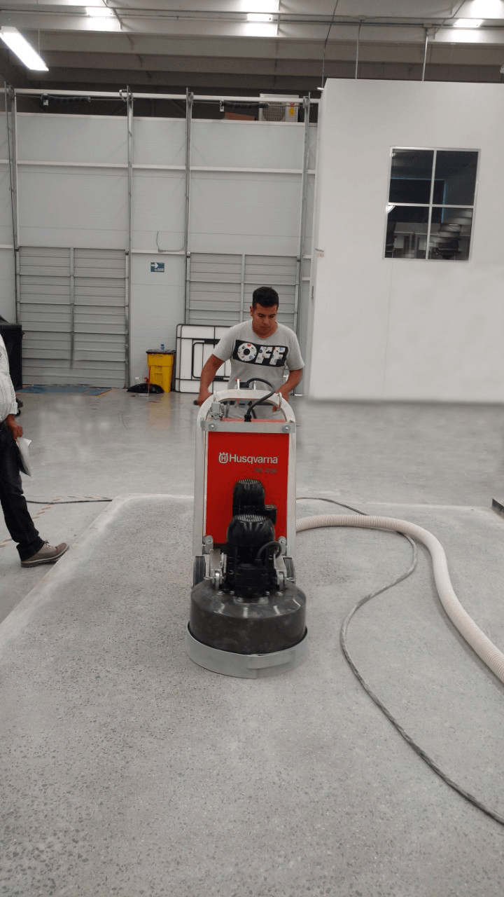 Desbaste de concreto en proceso