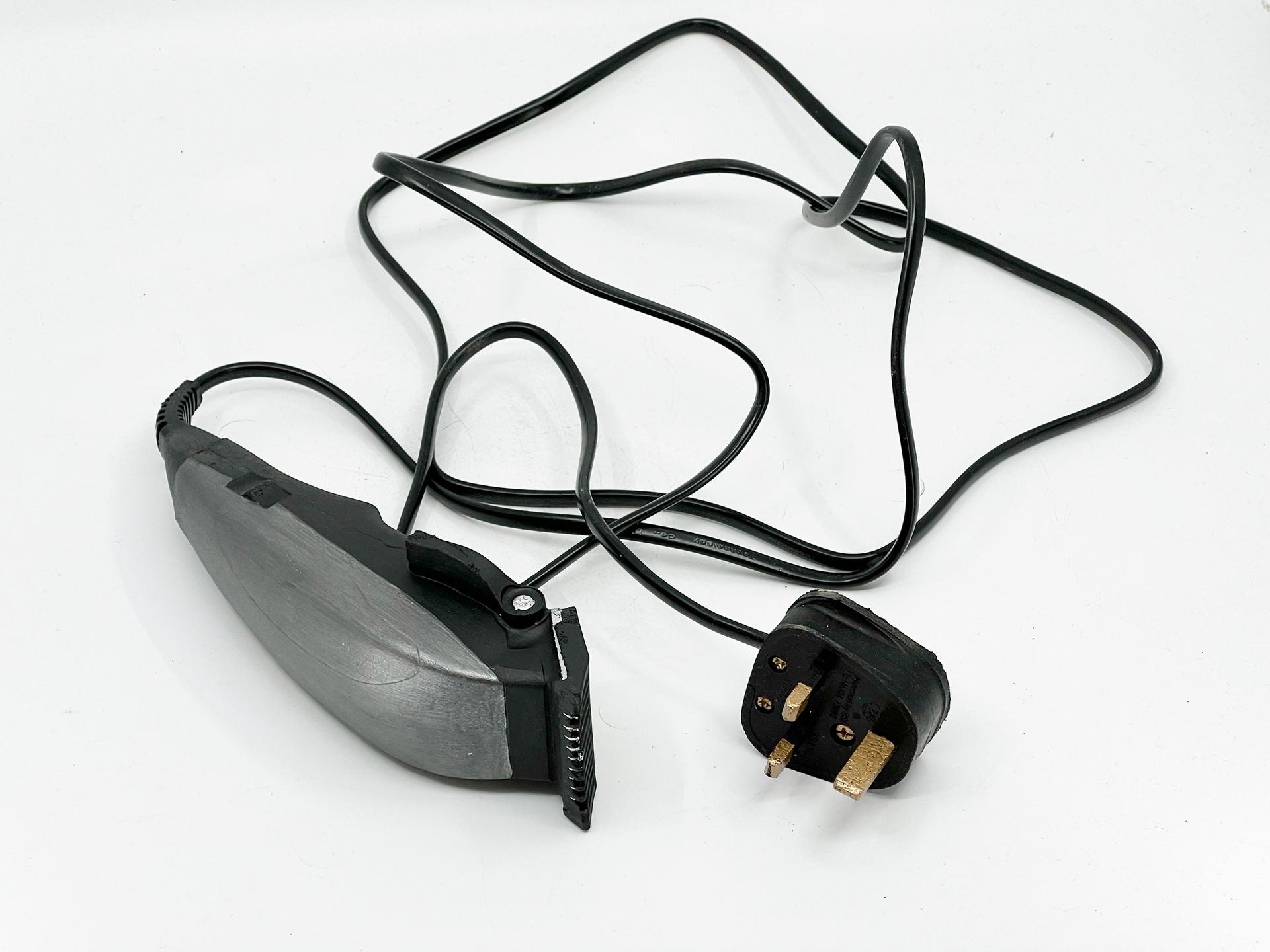 Prop Electric hair clippers