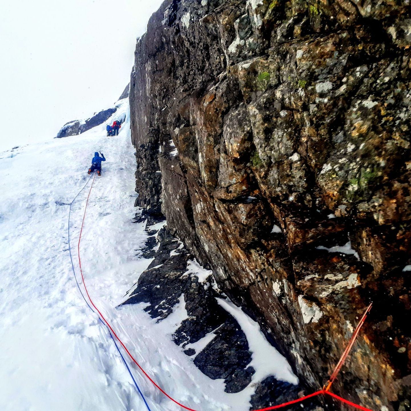Climbing the Curtain on Ben Nevis with Elite Guides. A Ben Nevis Classic Ice climb.