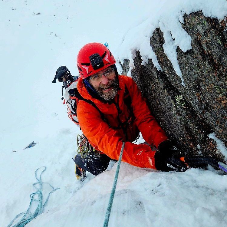 Winter Climbing courses and winter mountaineering courses with Elite Guides
