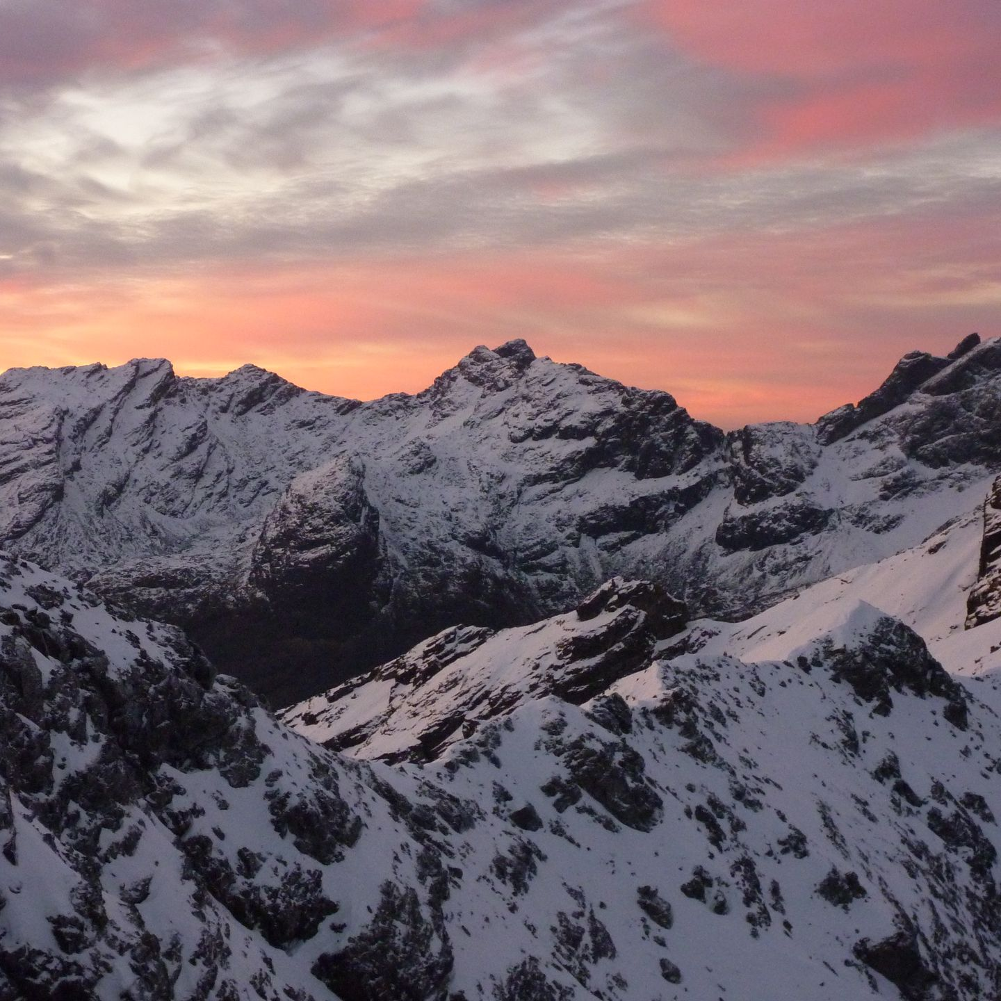 Hire a qualified and experienced Skye Cuillin ridge Guide from Elite Guides