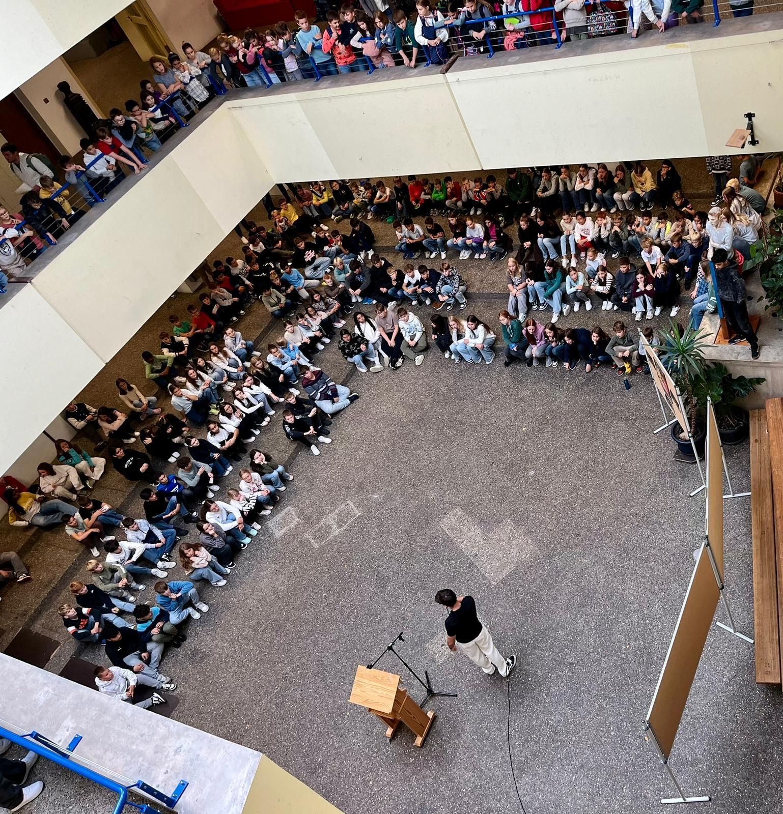 SMV-Versammlung Schülersprecherwahl im Lichthof