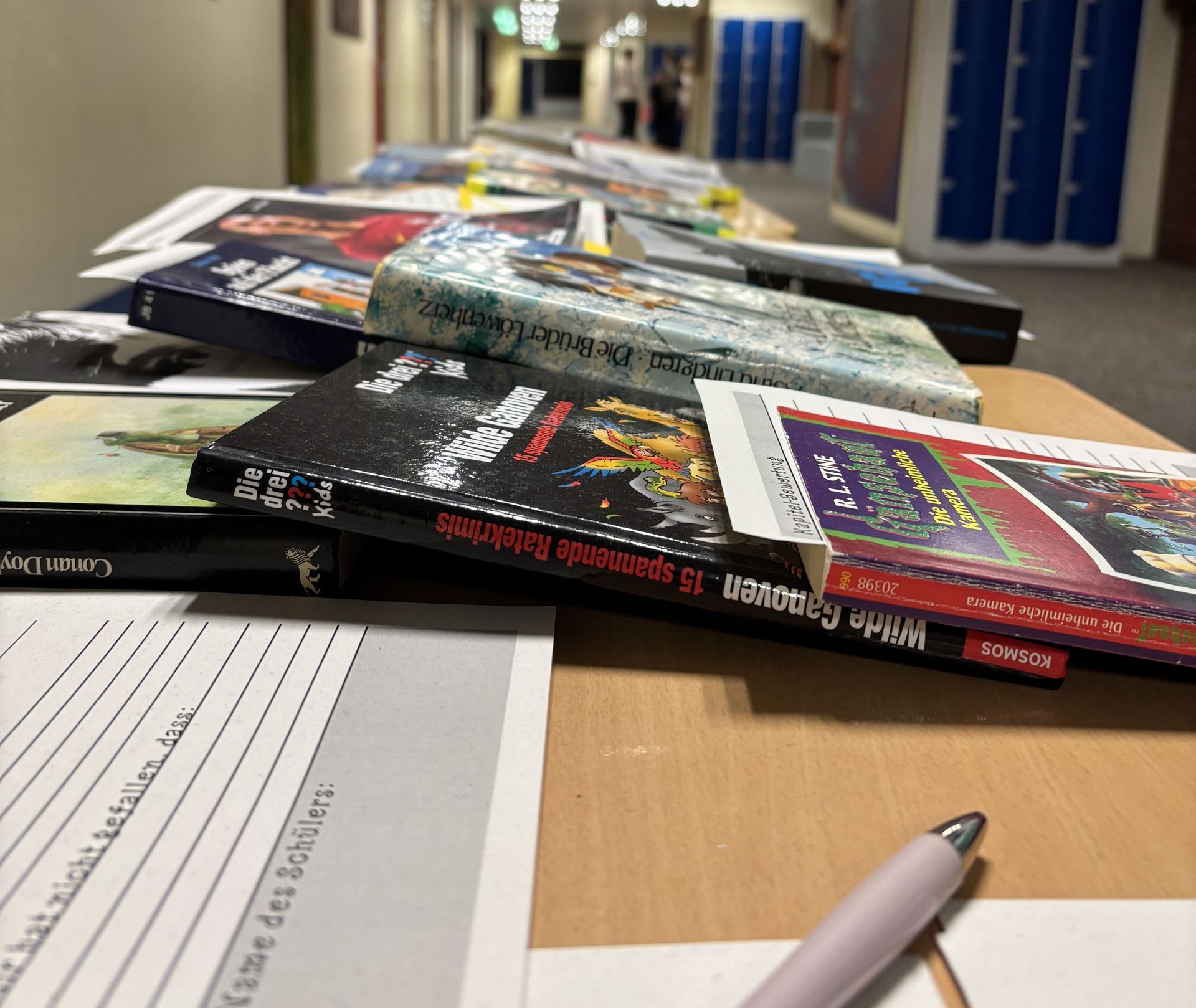 Bücherauslage bei der Lesenacht der SMV