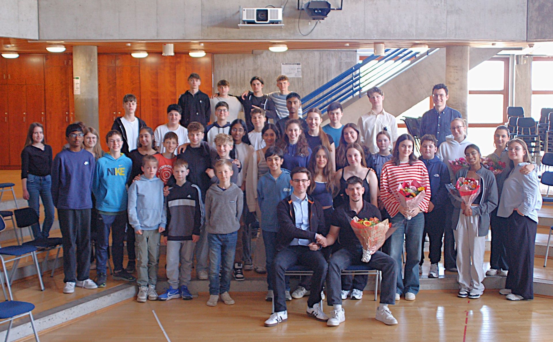 Gruppenbild SMV-Engagierte im Musiksaal
