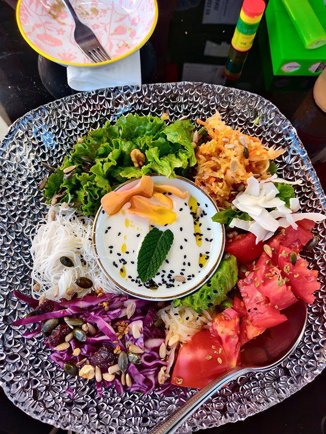 Leichte mediterrane Küche – frisch, farbenfroh und perfekt für einen entspannten Tourtag.