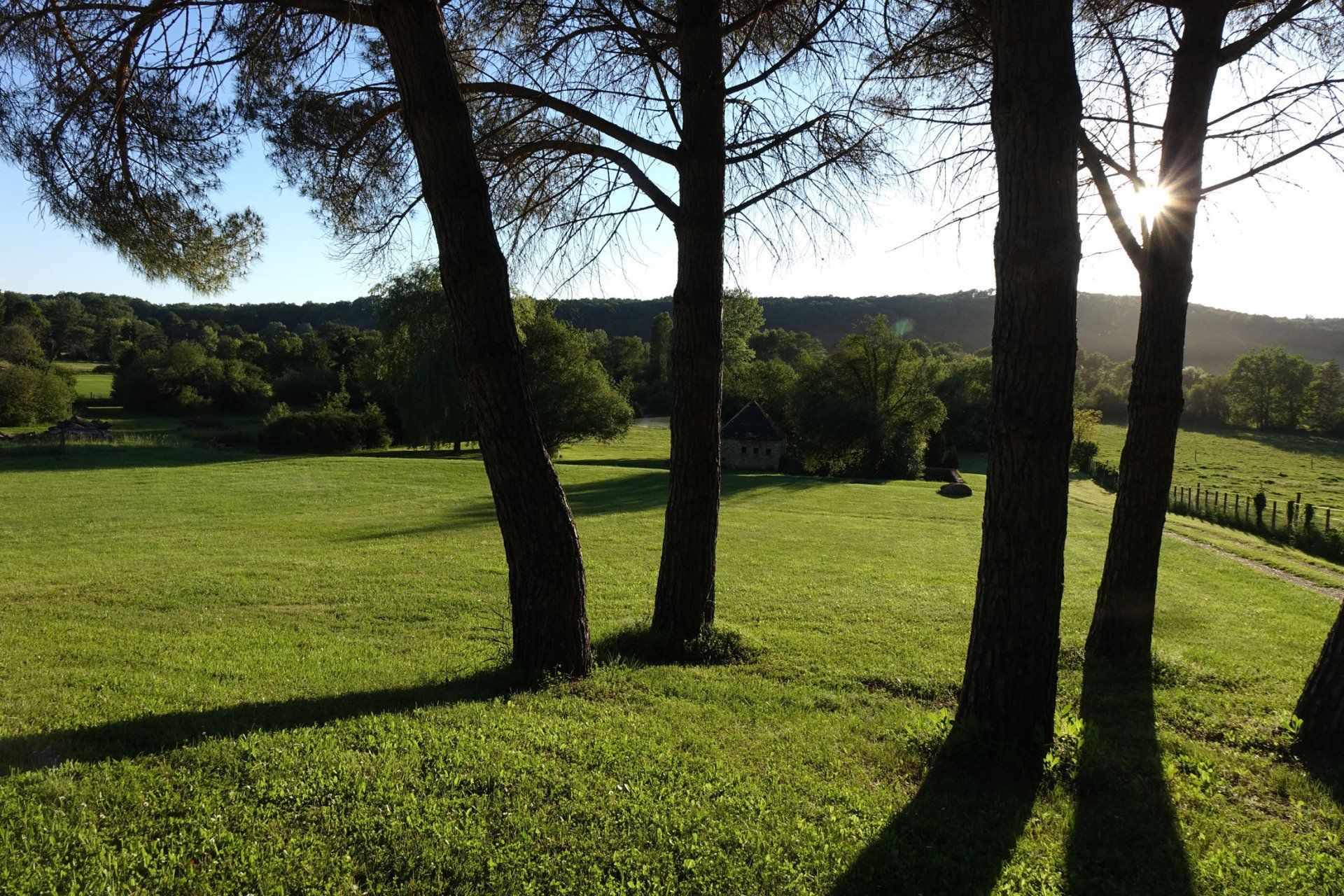 Vue de la propriété au coucher du soleil
