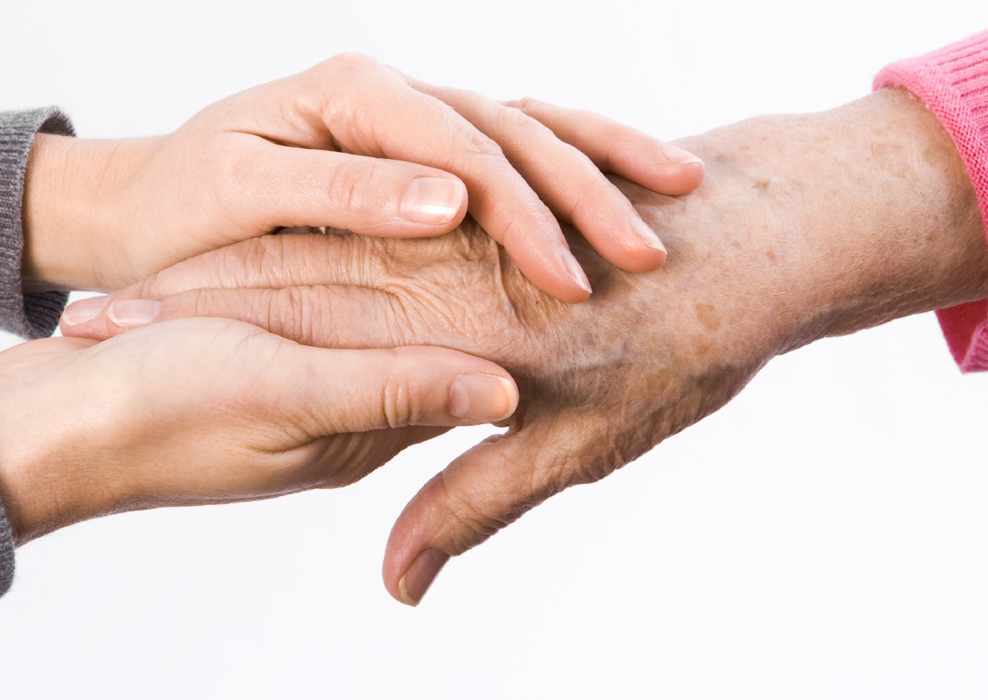 Foto eine alte Hand wird von zwei jungen Händen gehalten