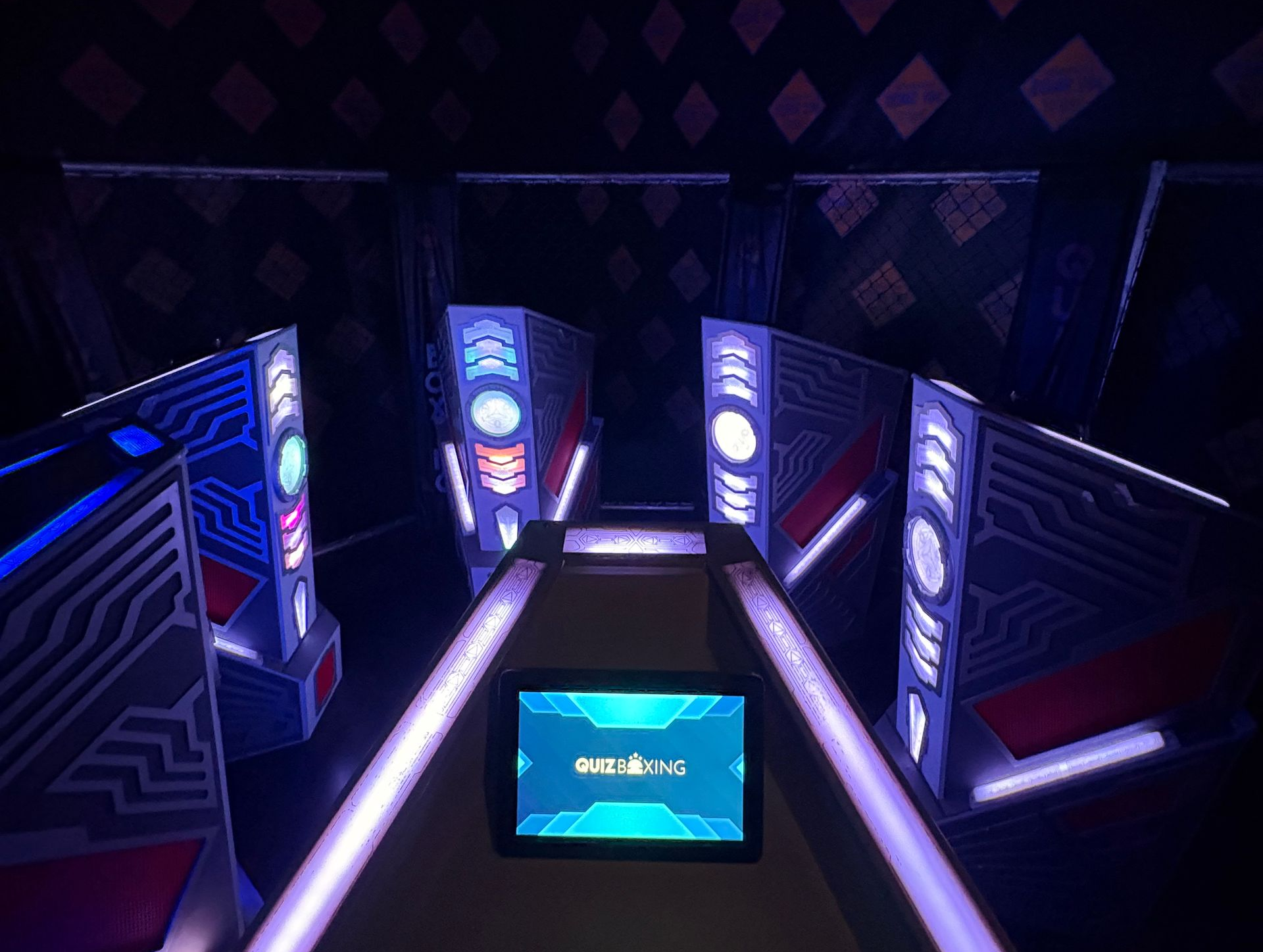 Mains se rassemblant pour une activité de team building chez Zone 154 à Saint-Just-Saint-Rambert, à proximité de Saint-Étienne