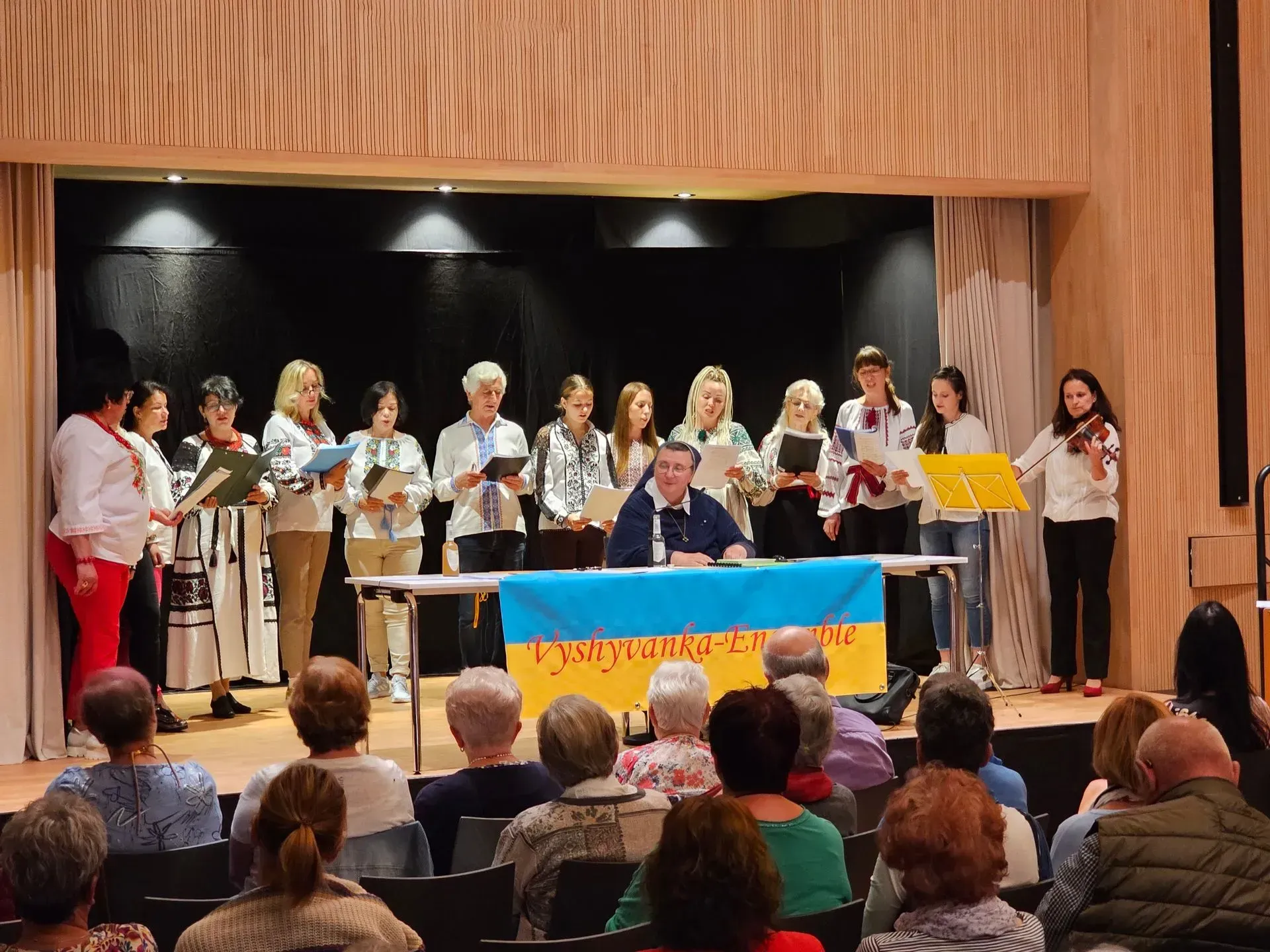 Vyshyvanka Ensemble Auftritt 5