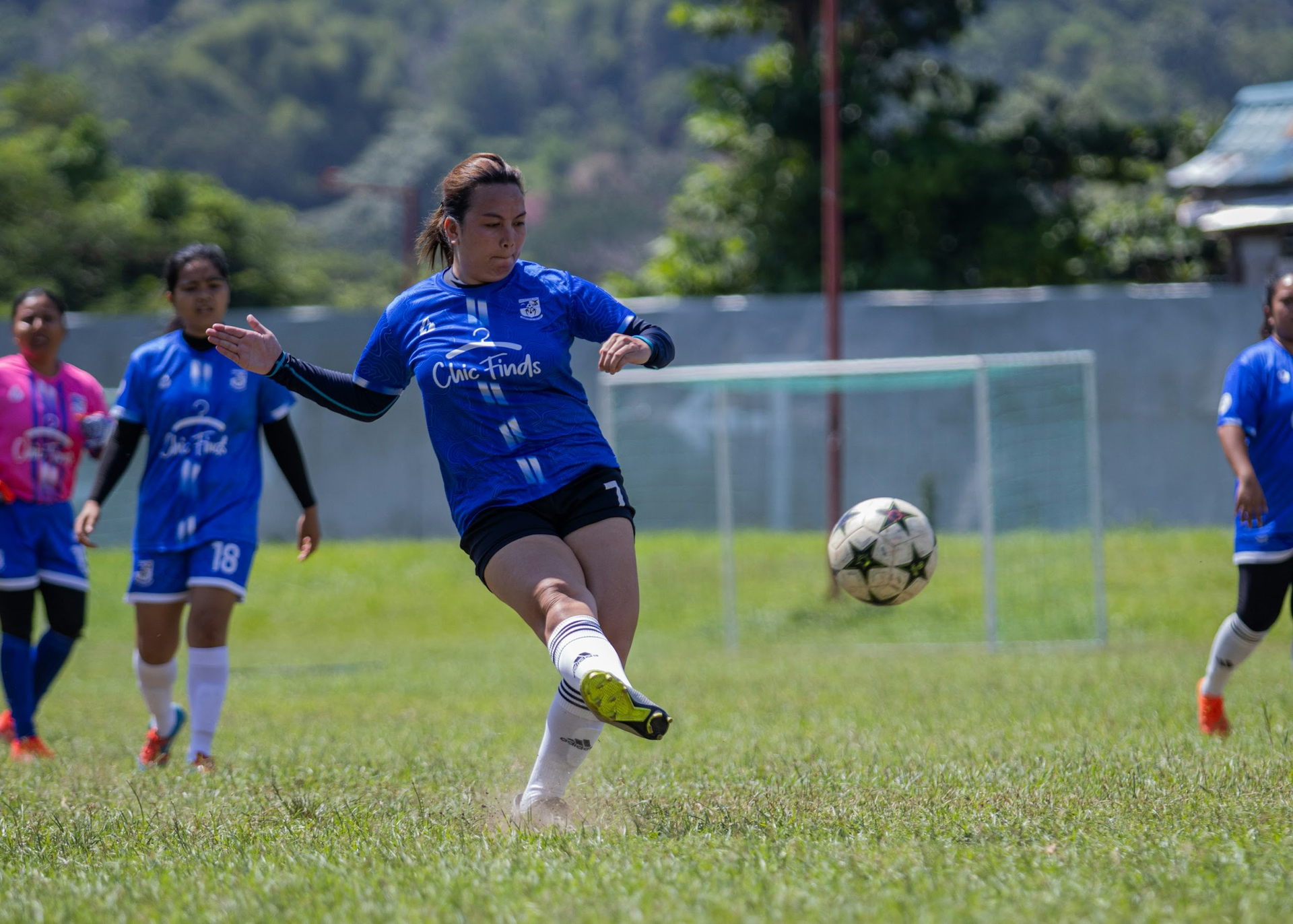 How to Choose the Best Women’s Soccer Sneakers How to Choose the Best Women’s Soccer Sneakers