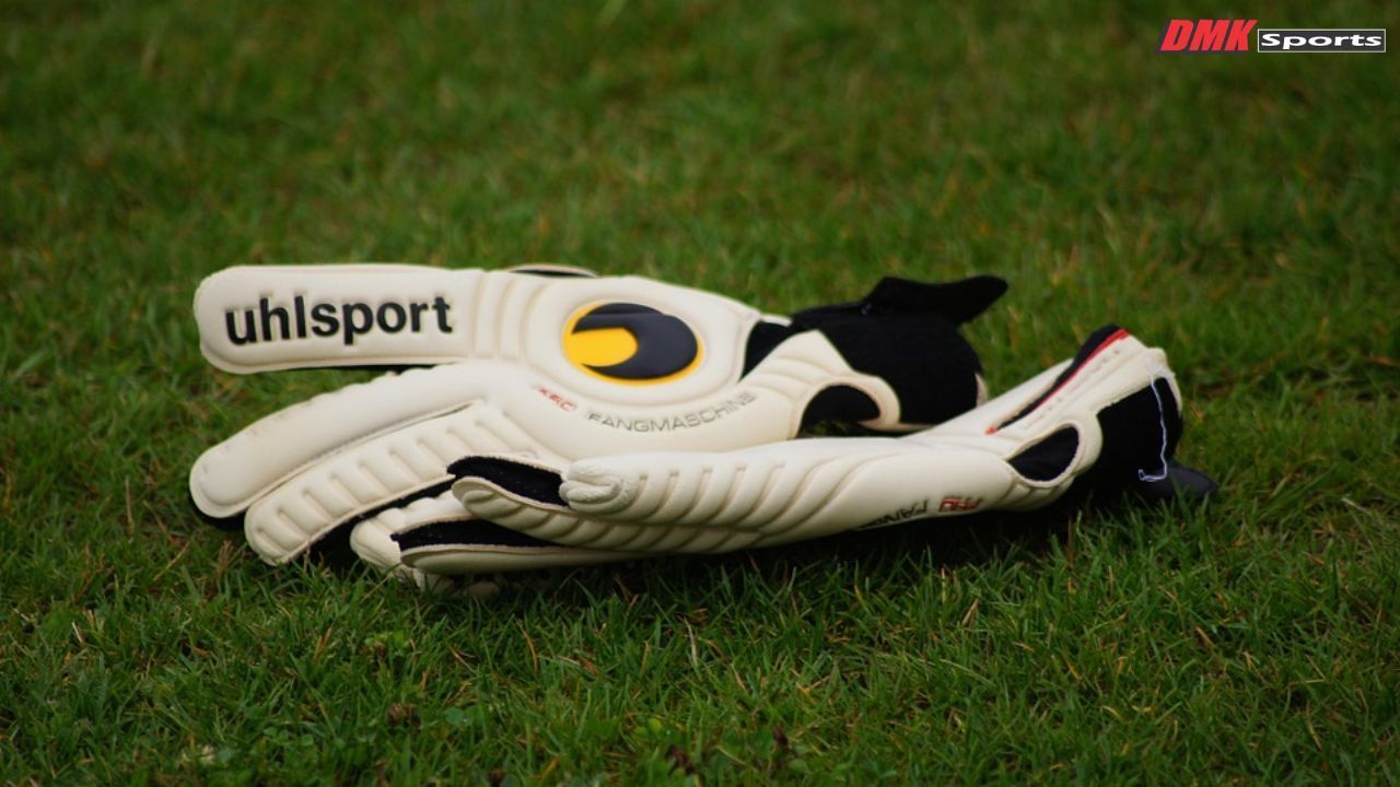 best-youth-goalkeeper-gloves