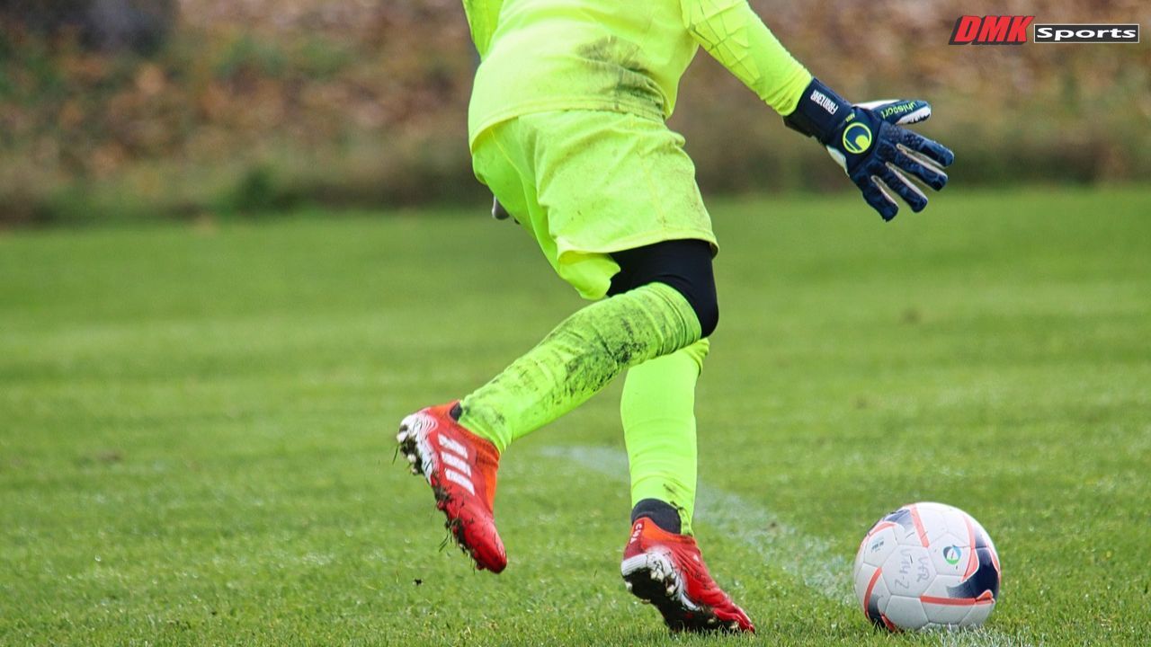 coolest-goalkeeper-gloves-2025-guide