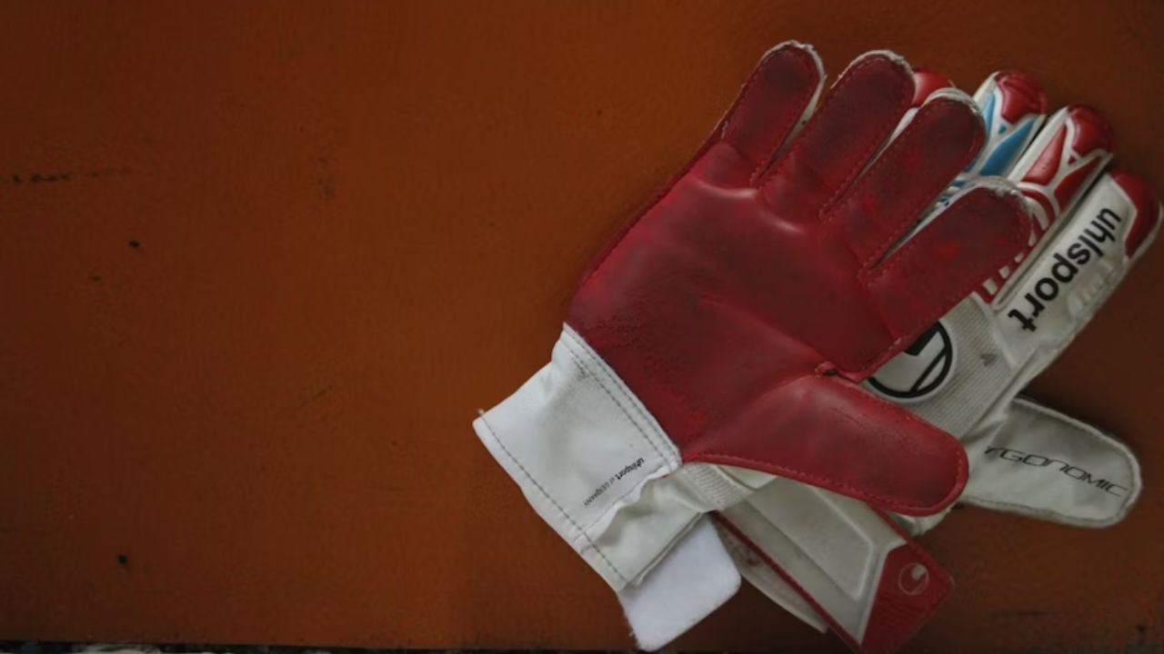 goalkeeper-glove-sizing-guide