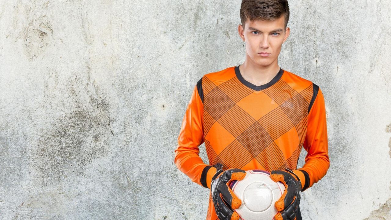 padded-goalkeeper-shirt-benefits