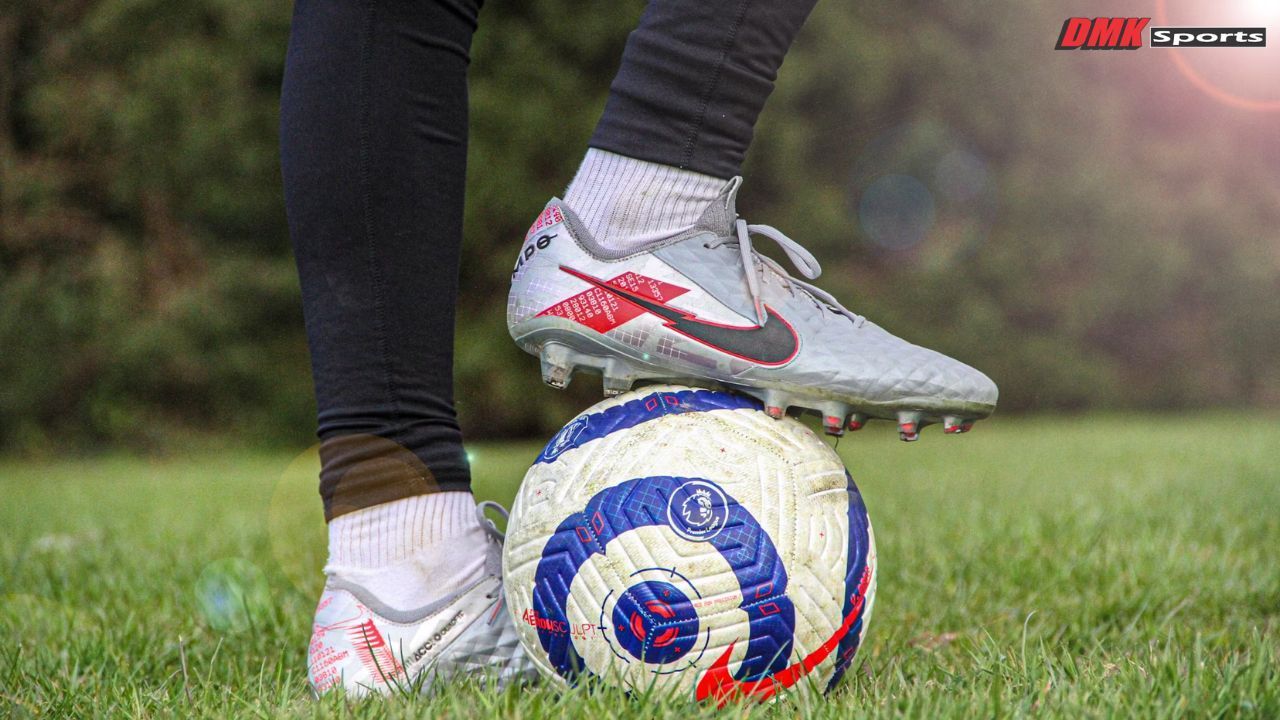 Best Youth Goalkeeper Gloves: Comfort, Protection, and Performance