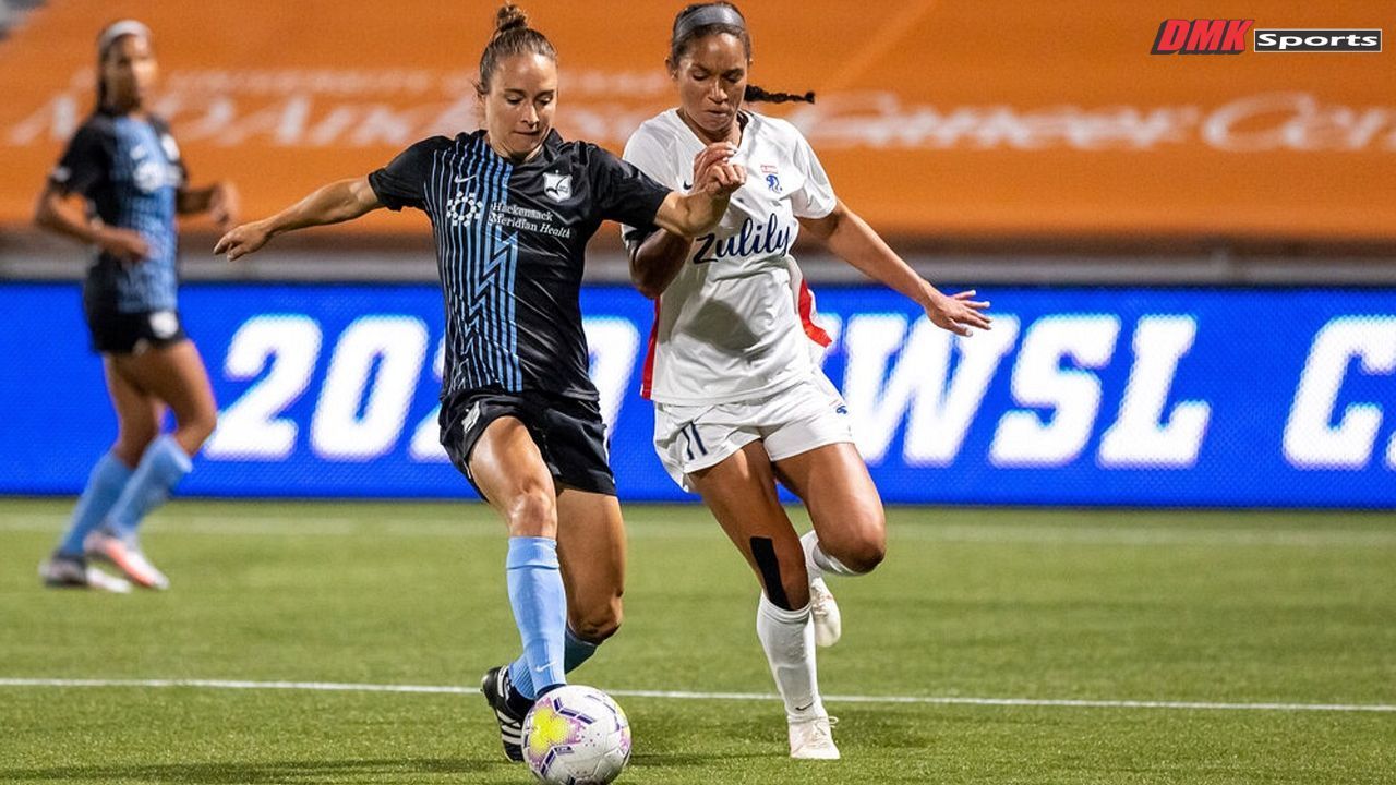 wide-soccer-cleats-womens-guide