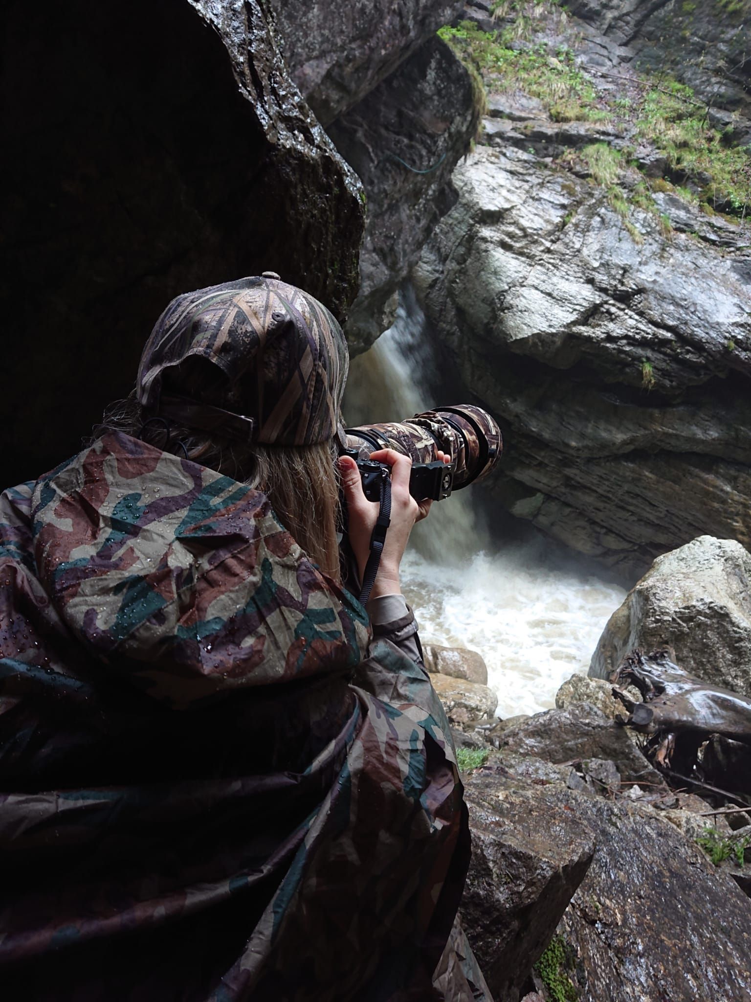 Alin Böhmer beim Monitoring der Wasseramsel in der Starzlachklamm