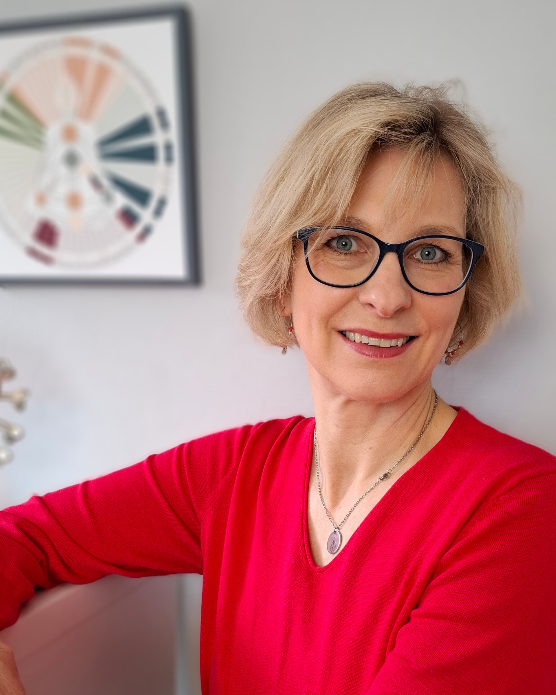 Sonja Brüggemann Ernährungsberaterin Sonja Brüggemann mit Gemüse