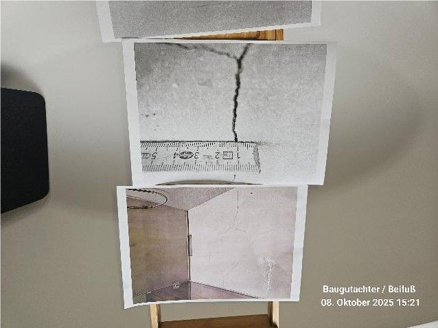 Bausachverständiger und Baugutacher bei der Bauabnahme eines Mehrfamilienhauses in München.