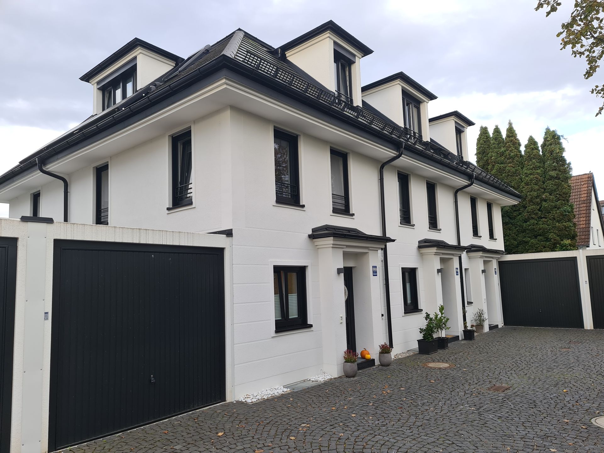 Bausachverständiger für Immobilienkaufberatung von Reihenhäuser und Mehrfamilienhäuser in München.