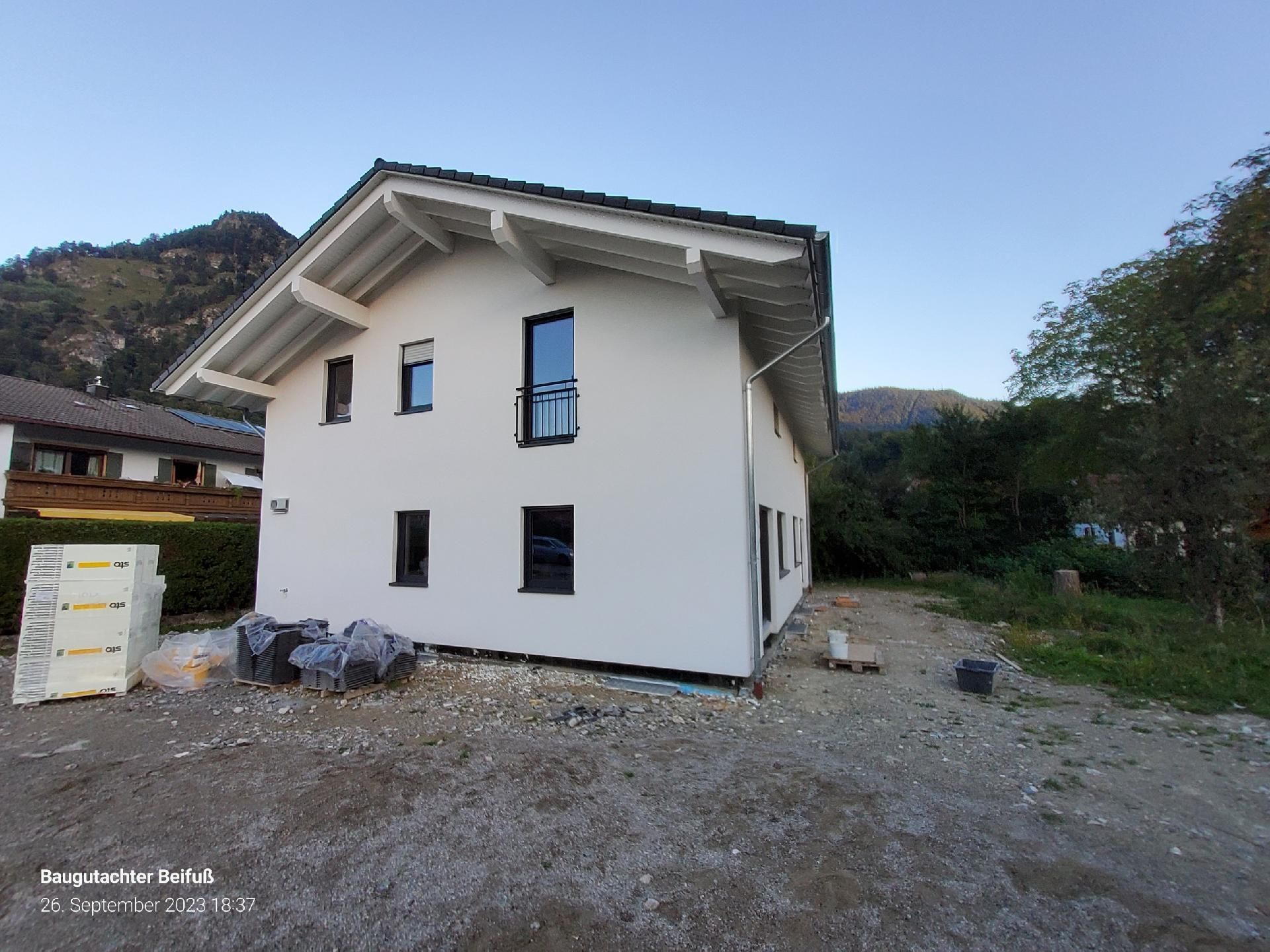 Bausachverständiger und Bauexperte: Bauunterlagen für eine Bauabnahmen in München.