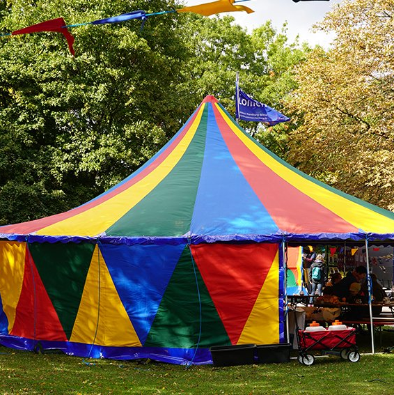 Spielfest mit Zirkuszelt