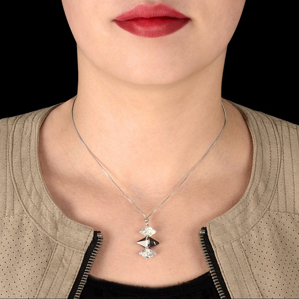 Photo de bijou porté sur mannequin Photo de bijou porté sur mannequin