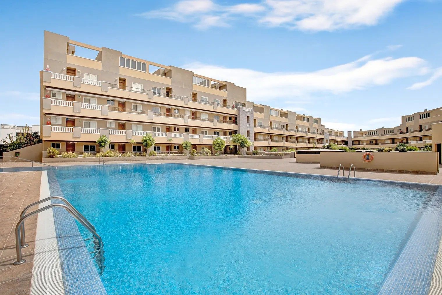 piscina residencial la perla