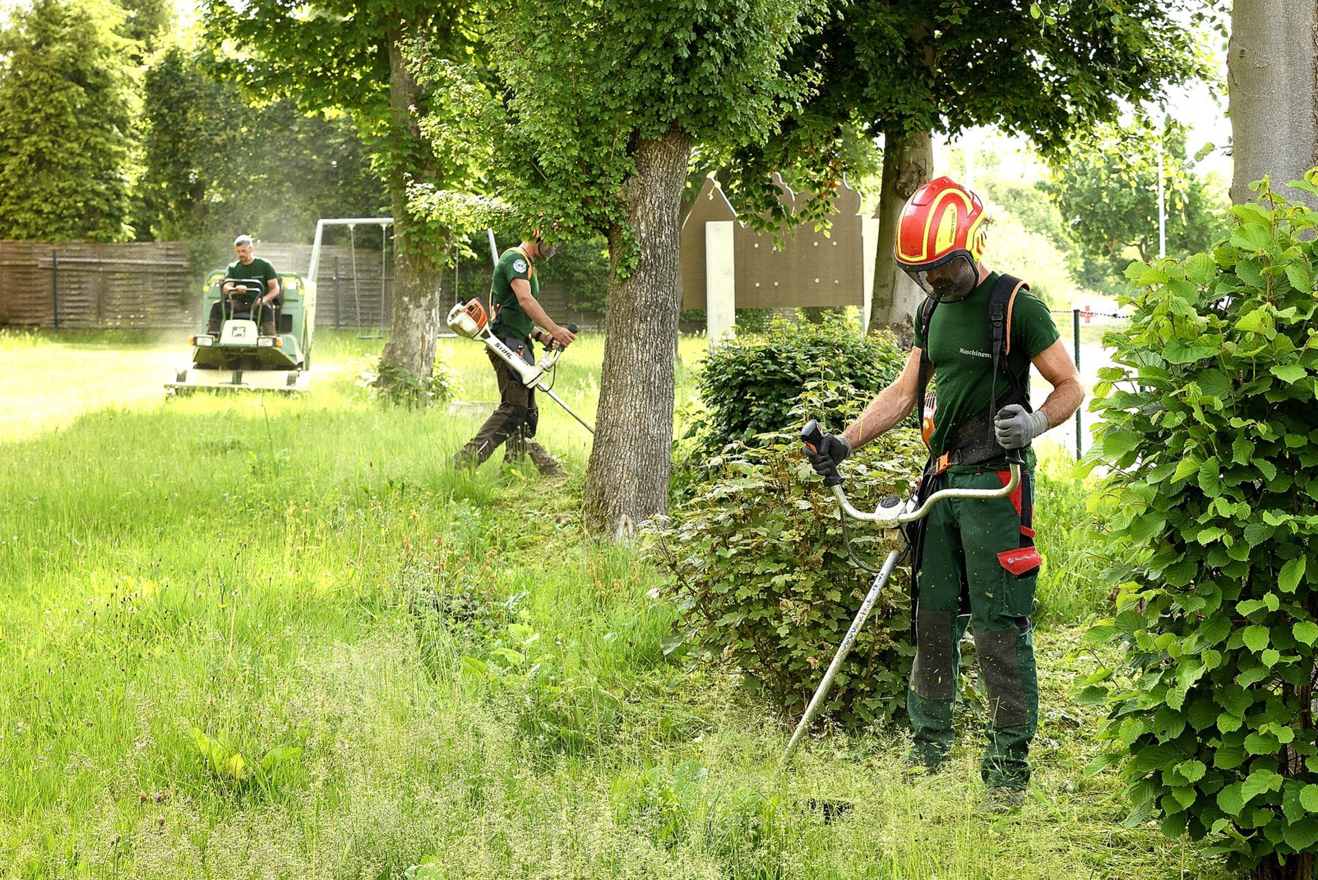 Hauswirtschaft, Reinigung, Gartenpflege, Landschaftspflege, Winterdienst, Mietmaschinen