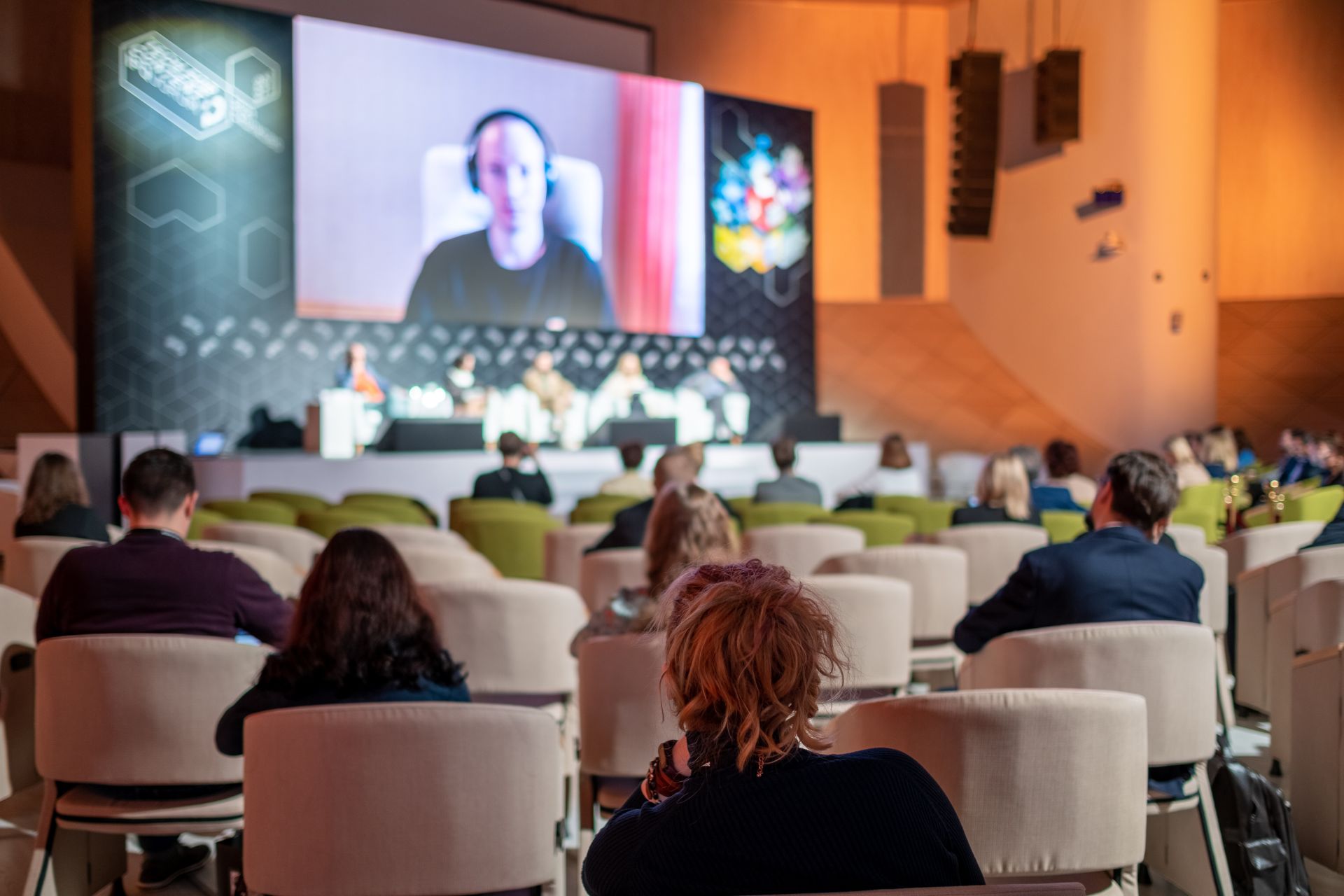 réunion hybride avec présentiel et distanciel