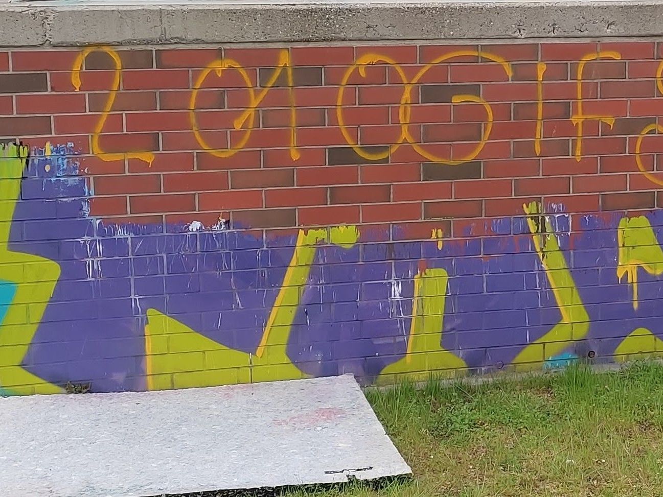 Oft wird Immobilienbesitzern die Bedeutung eines Graffiti-Schutzes erst bewusst, wenn es zu spät ist.