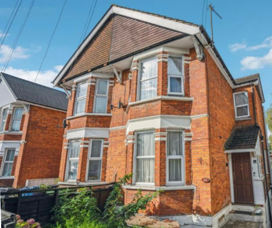 Explore expert property management and letting services at David Nicholas Estates, High Wycombe. Modern living room welcoming viewers to David Nicholas Estates' property management and letting agency at 25 High St, High Wycombe.